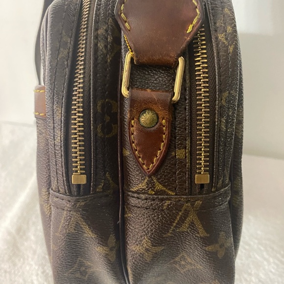 SOLD 7/26/25 Authentic Louis Vuitton Vintage Reporter Bag - Picture 10 of 13